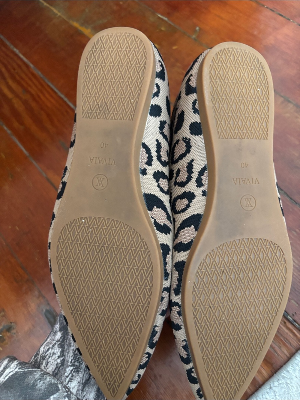 Women's Leopard Knit Pointed Flats - Beige/Black - Picture 4 of 5
